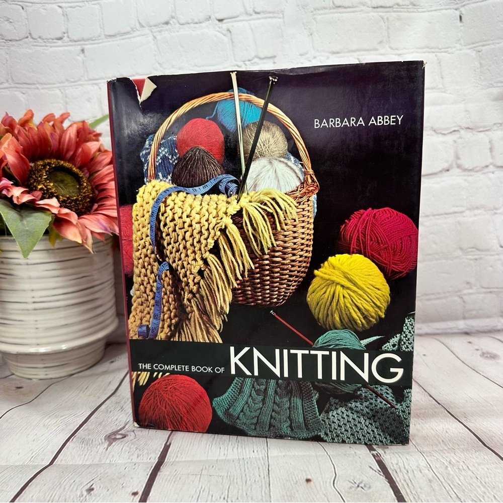 vtg1971 the complete book of Knitting hardcover craft handmade granny hobby